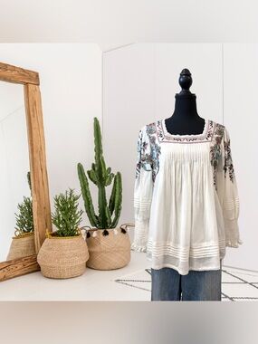 Sundance Long Sleeve Floral Embroidered Pleated Detail Top